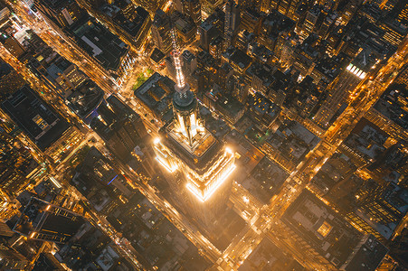 的灯光摄影照片_2019 年 9 月，纽约市曼哈顿帝国大厦夜景令人惊叹，城市灯光闪烁