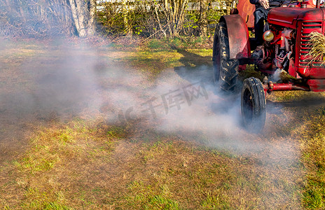 重型农业机械向空气中排放污染气体