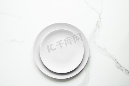 饮食餐牌摄影照片_上完美的盘子