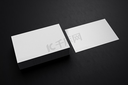 个人名片设计摄影照片_白色水平名片纸样机模板，带有空白封面，用于在黑色纸板地板背景上插入公司徽标或个人身份。