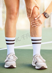 网球女子、运动事故、健身训练和运动场锻炼造成的膝盖疼痛和腿部受伤。
