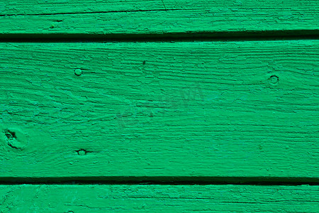 背景与旧木桌和绿色沃尔玛。