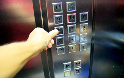 大楼里的电梯钥匙