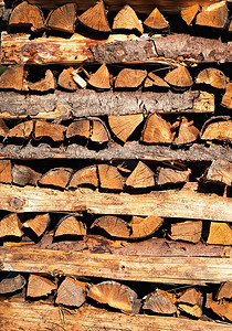 冬天取暖用的木头堆