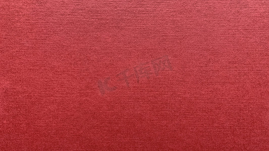 红色背景书籍封面的顶视图。
