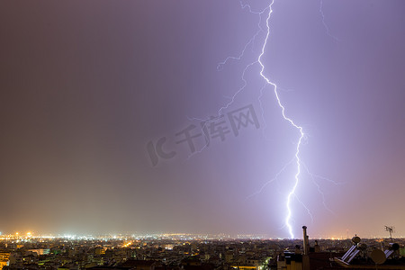 塞萨洛尼基摄影照片_闪电风暴袭击希腊塞萨洛尼基市