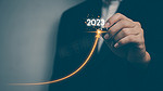 机遇 战略 成功 进展 目标 箭头图 发展 利润 经济表现 财务投资 收入 商业领导力 钢笔 公司决议 2023年