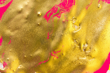 金箔粉色摄影照片_带有荧光粉色部分的金箔抽象背景
