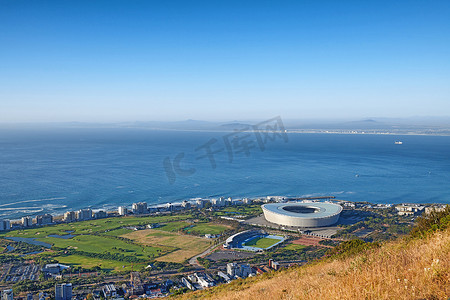 上面是南非西开普省开普敦中央商务区的全景照片。