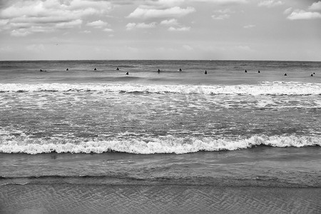 极限冲浪摄影照片_意大利专业冲浪训练课程