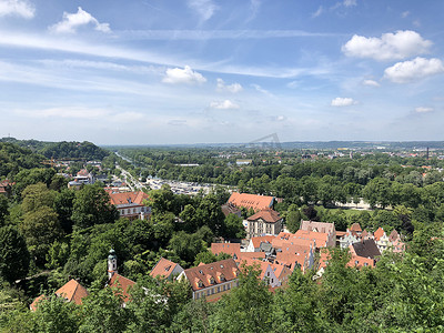 从特劳斯尼茨城堡欣赏美丽的城市景观