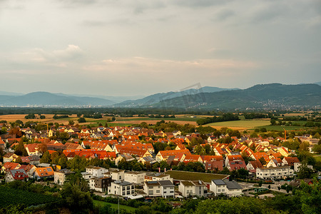 金色2022摄影照片_弗莱堡附近 Munzingen 的全景