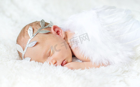 可爱天使小翅膀摄影照片_穿着西装的新生天使合影。