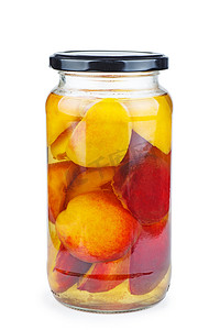 白色背景中隔离的玻璃罐中的桃片罐头