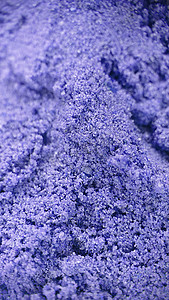 紫丁香色特写的沙粒