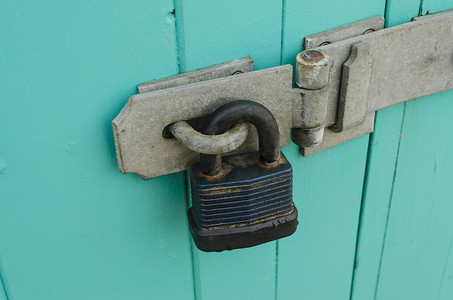 门扣摄影照片_挂锁和搭扣的特写细节