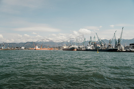 5月4日摄影照片_格鲁吉亚巴统 - 2021年5月4日：巴统国际集装箱码头。