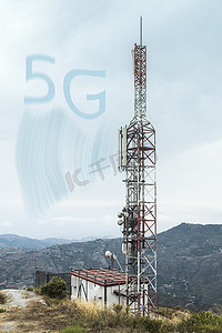 5G 天线和 GSM 发射器。
