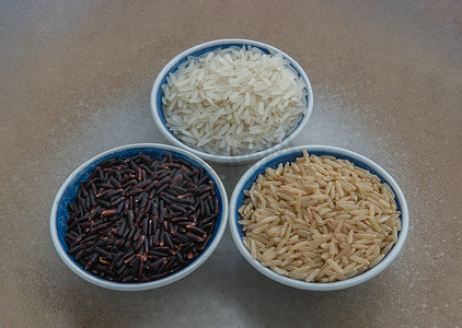 各类大米：糙米、茉莉香米、Riceberry 陶瓷杯。