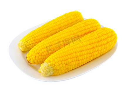 白盘上的玉米
