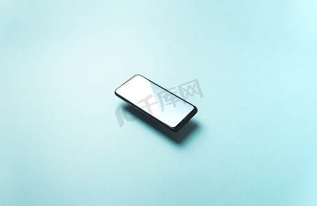 带有复制空间、最小设计、形状、彩色 b 的柔和蓝色背景上的手机浮动空白屏幕模板的顶部视图