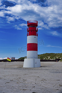 云纹背景摄影照片_黑尔戈兰岛 - 沙丘岛 - 红白条纹灯塔