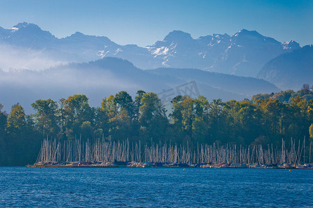 瑞士卢塞恩摄影照片_卢塞恩湖和瑞士阿尔卑斯山景观
