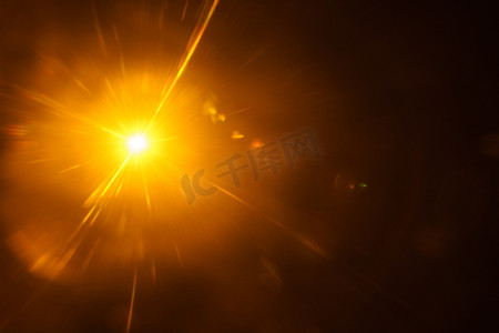 蓝色星光摄影照片_黑色背景上的抽象仿太阳星光遥远星系。