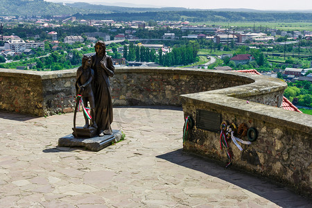 伊洛娜·兹林伊 (Ilona Zrinyi) 和弗朗西斯二世·拉科奇 (Francis II Rakoczi) 纪念碑