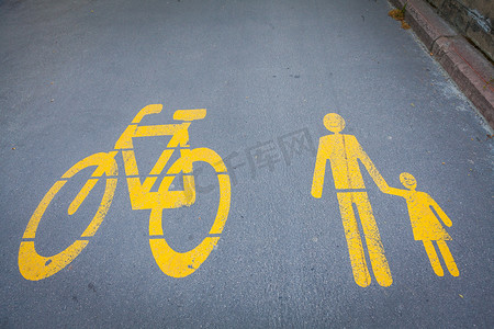沥青上画的自行车标志