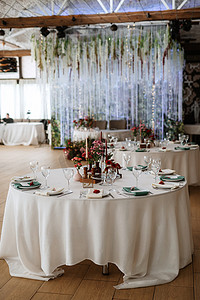 酒店宴会厅摄影照片_带有装饰元素的婚礼宴会厅