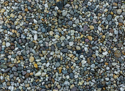 宏观上非常小和微小的卵石石，特写在不同颜色的花园地面装饰背景中