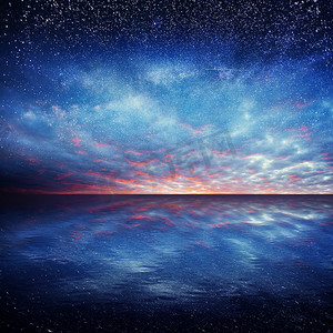 海上梦幻般的星空。