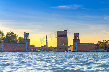 威尼斯兵工厂或威尼斯泻湖的 Arsenale di Venezia 主水门