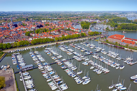 荷兰语摄影照片_从港口和内斯传统村庄 Hoorn 空中拍摄