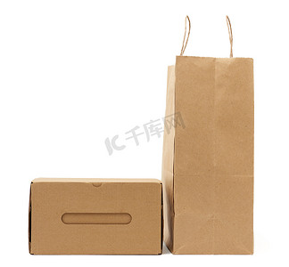 一次性棕色牛皮纸袋，带手柄和纸盒