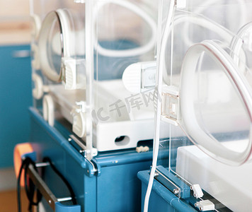 婴儿保温箱设备 - 新生儿重症监护室
