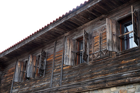 保加利亚旅游小镇索佐波尔一栋老房子的木百叶窗