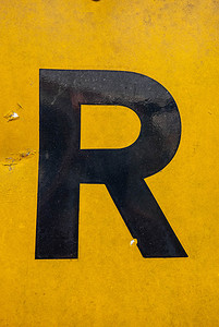 遇险状态排版中的书面文字发现字母 R