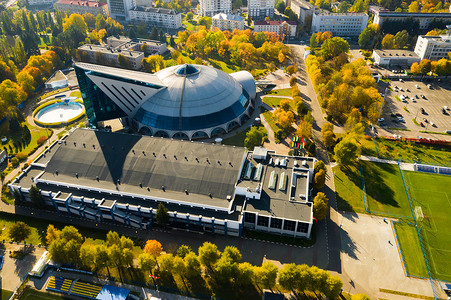 体育场馆摄影照片_明斯克市中心的体育场馆，设有开放式体育场馆。白俄罗斯