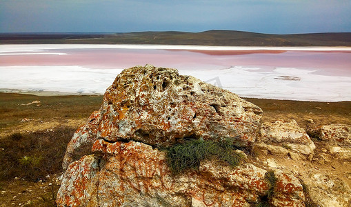 粉红盐湖。