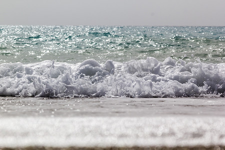 沙滩上柔软的海浪