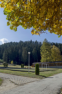 里拉山公共花园和新露天幼儿园的秋景