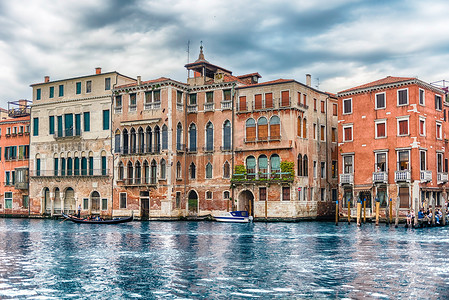 意大利威尼斯大运河沿岸的风景建筑