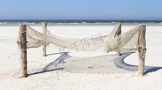 在海滩上的渔网