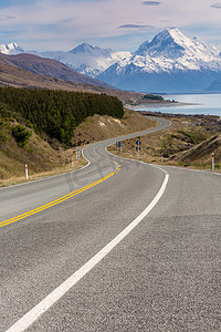 通往新西兰库克山的电影之路。