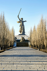 俄罗斯伏尔加格勒 — 2018年1月15日：二战祖国纪念碑在马马耶夫山上呼唤