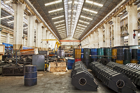 工业工厂的锌罐和设备。