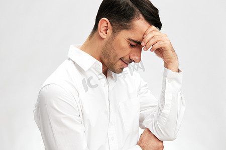 成功男士白衬衫摆手势情绪商业和办公概念