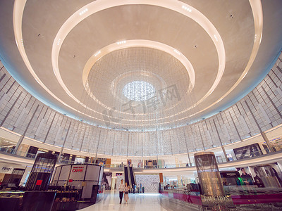 阿联酋迪拜-2018 年 5 月 15 日：迪拜购物中心是世界上最大的购物中心之一。